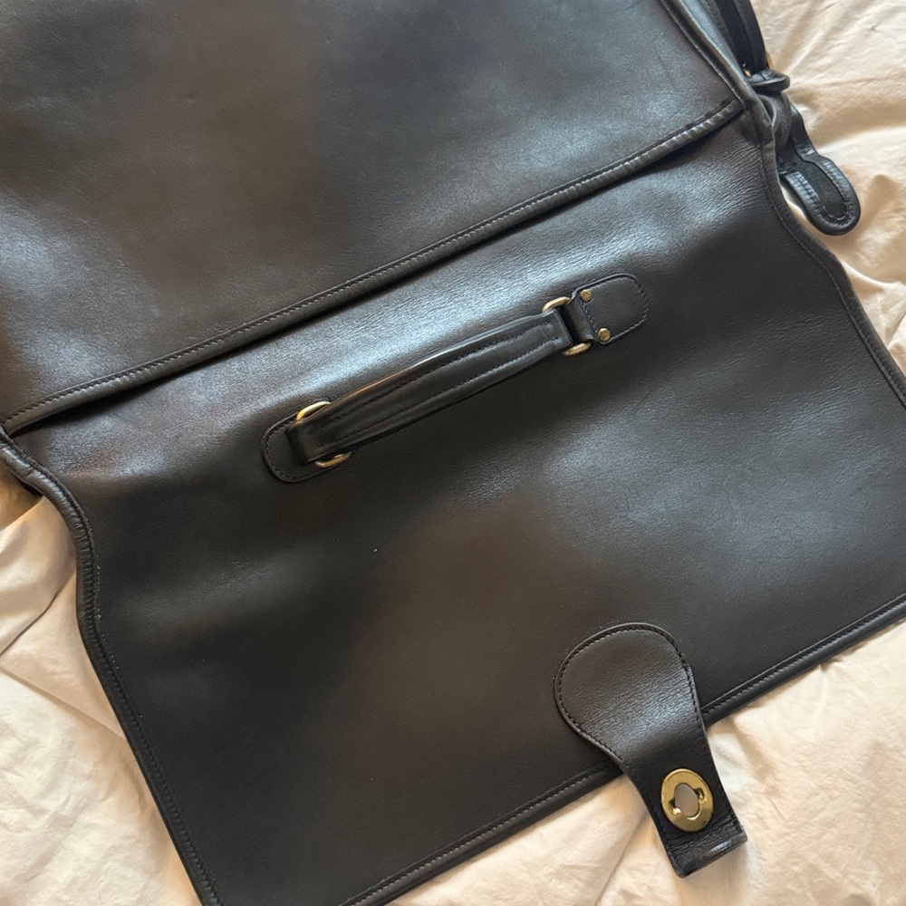 1998 OG Coach briefcase perfectly aged. Back when Coach was COACH - Picture 6 of 6